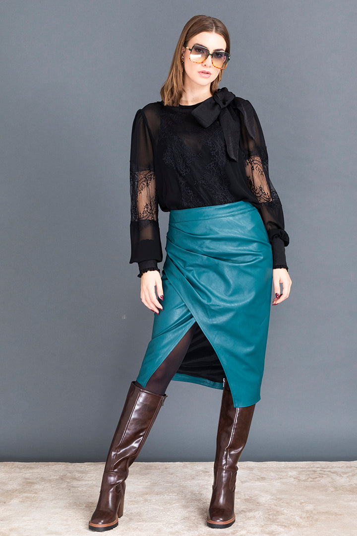 Bluza s pentljo, Black