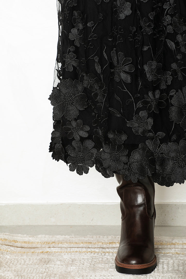 Krilo til čipka, Miss Black Roses